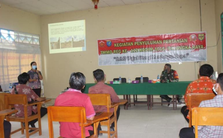 Tingkatkan Pengetahuan Masyarakat Kampuri, Satgas TMMD Gelar Kegiatan Penyuluhan Pertanian
