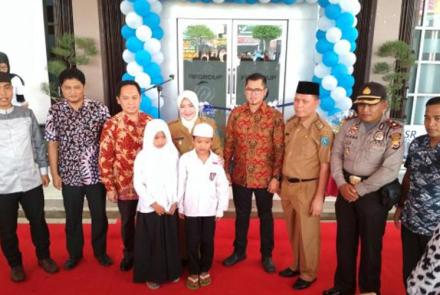 Wakil Walikota Bengkulu Patriana Sosialinda Selasa (19/9/2017) melakukan Grand Opening FIF Group Cabang Bengkulu