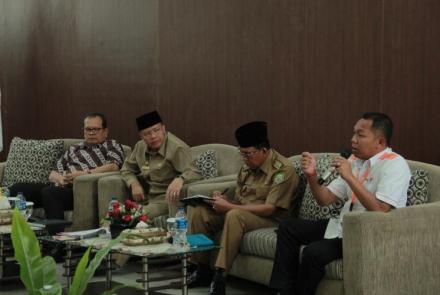 Pertemuan dan konsolidasi pelaku usaha CPO dan kopi bersama pelaksana tugas (Plt) Gubernur Rohidin Mersyah.