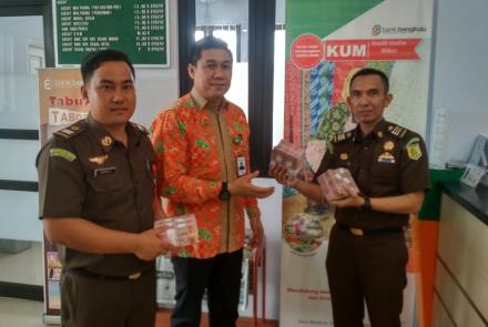Hukum