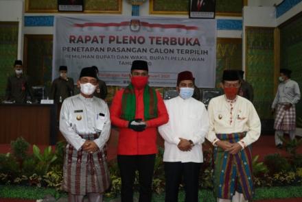 KPU Pelalawan Tetapkan Paslon Zukri-Nasaruddin Sebagai Bupati-Wakil Bupati Terpilih