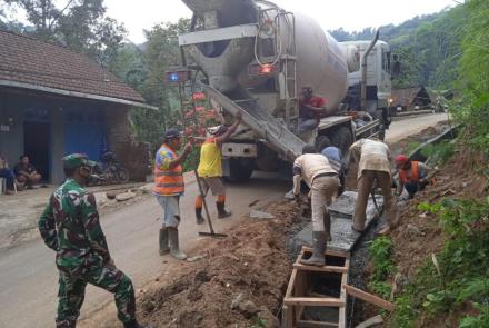 Kuda Besi Cor Beton Muncul di Lokasi TMMD 112
