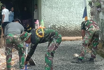 Akhirnya Jalan Flamboyan  Diperbaiki Satgas TMMD