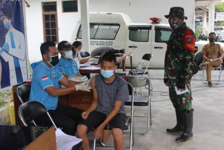 Satgas TMMD Bantu Tertibkan Prokes Vaksinasi Pelajar SMP