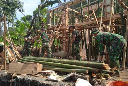 Tumpukan Bambu Untuk Pembangunan Mushola Al-Ikhlas