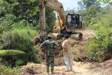 Satgas TMMD Bangun Jembatan Penghubung di Desa Kampuri