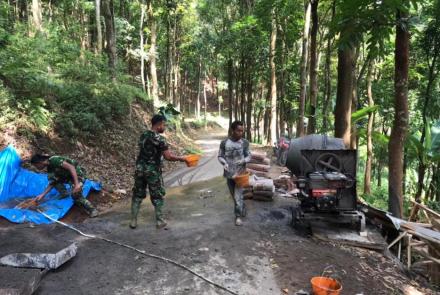 Kelakar Satgas Hilangkan Penat 