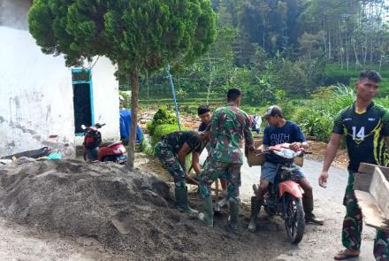 Ojek Pasir Hilir Mudik di Lokasi TMMD 112