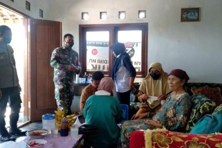 Vaksin Lansia Aman dan Halal 