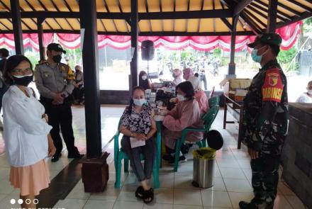 Antusias Warga Dalam Kegiatan Vaksinasi 