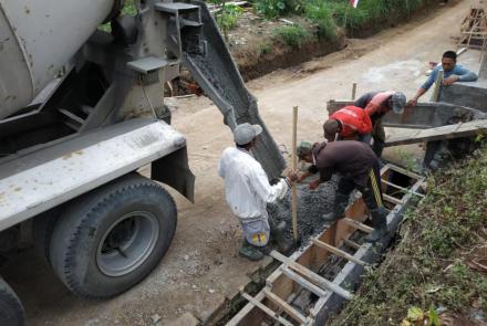Putaran Molen Pacu Semangat Satgas dan Warga 