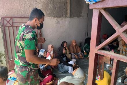 Satgas TMMD Komsos Dengan Ibu-Ibu Pengajian