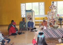 Personel TMMD Sambangi Balai Hindu Kaharingan di Kelurahan Kampuri